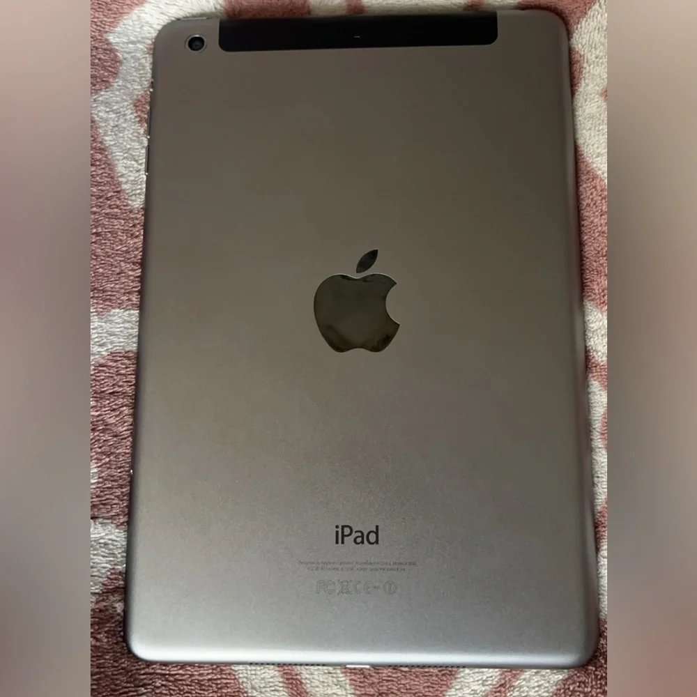 Apple IPad Mini 2 WiFi + Cellular. 32GB.